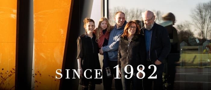 De familie achter 't Hoveniersbedrijf in de showroom in Herk-de-Stad